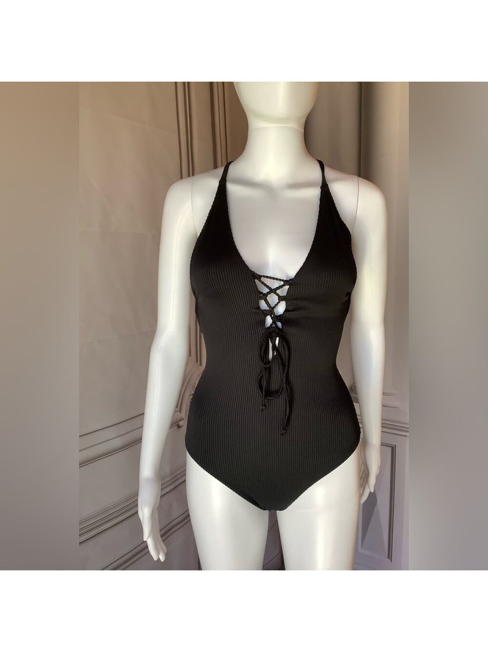 **Cupshe** Women's V Neck One Piece Swimsuit Lace Up Bathing S Black